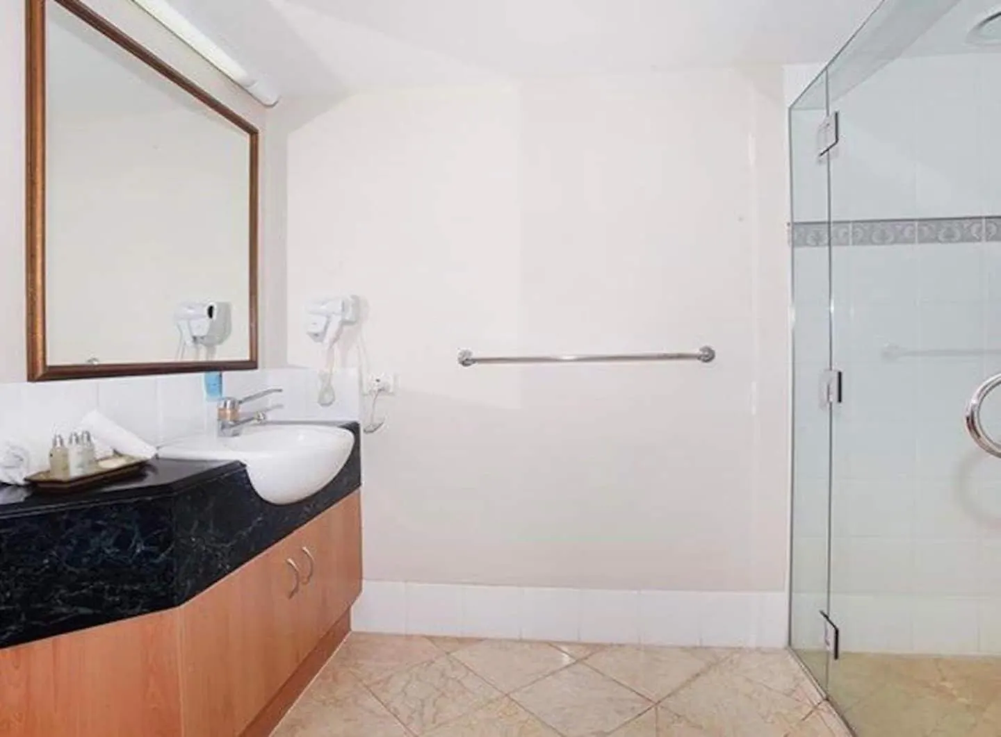 Beach Apartment With All The Facilities You Need - Landmark Resort 물루라바